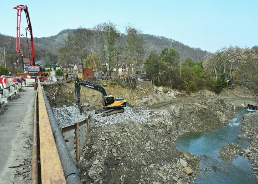 Стало известно, когда в Сочи откроют разрушенный оползнем мост, на ремонт которого выделили 58 миллионов