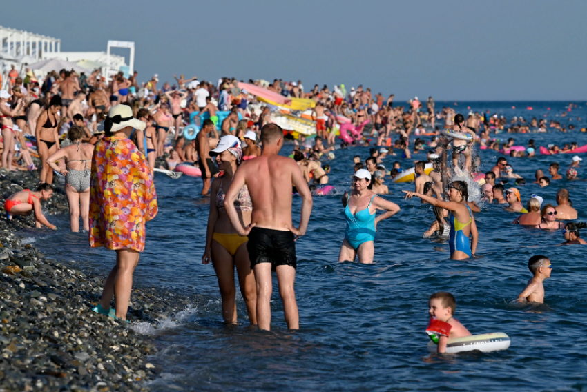 На пляже в Сочи умер турист