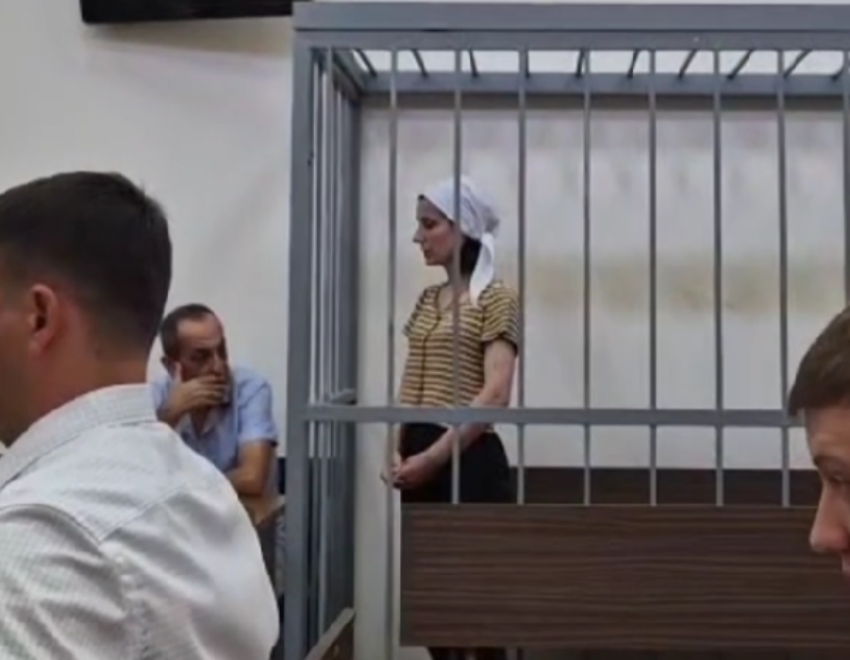 Суд Сочи отправил под стражу продавцов «убийственной чачи»