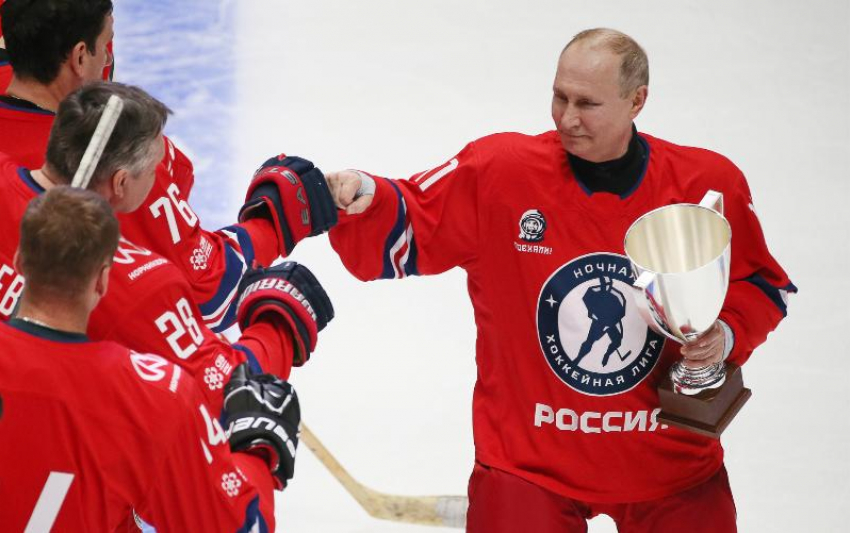 Владимир Путин обратился к участникам Ночной хоккейной лиги в Сочи