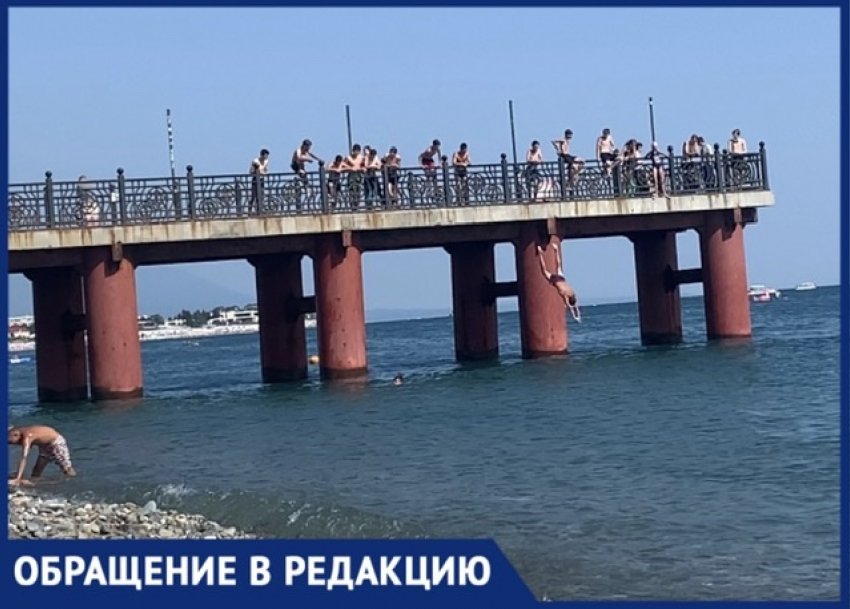 Туристка из Москвы возмущена развлечениями местных детей на пляже в Сочи
