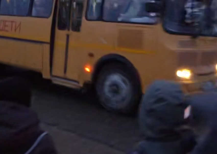 В Сочи сменилась транспортная компания, и водитель школьного автобуса перестал видеть детей