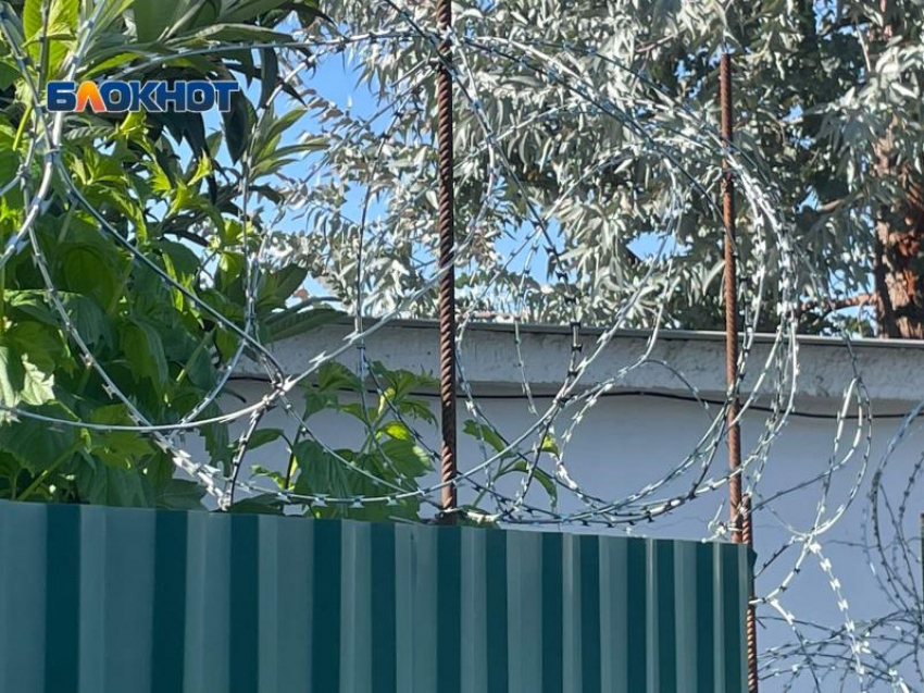  9 лет колонии за взятку в 180 тысяч получил участковый из Сочи