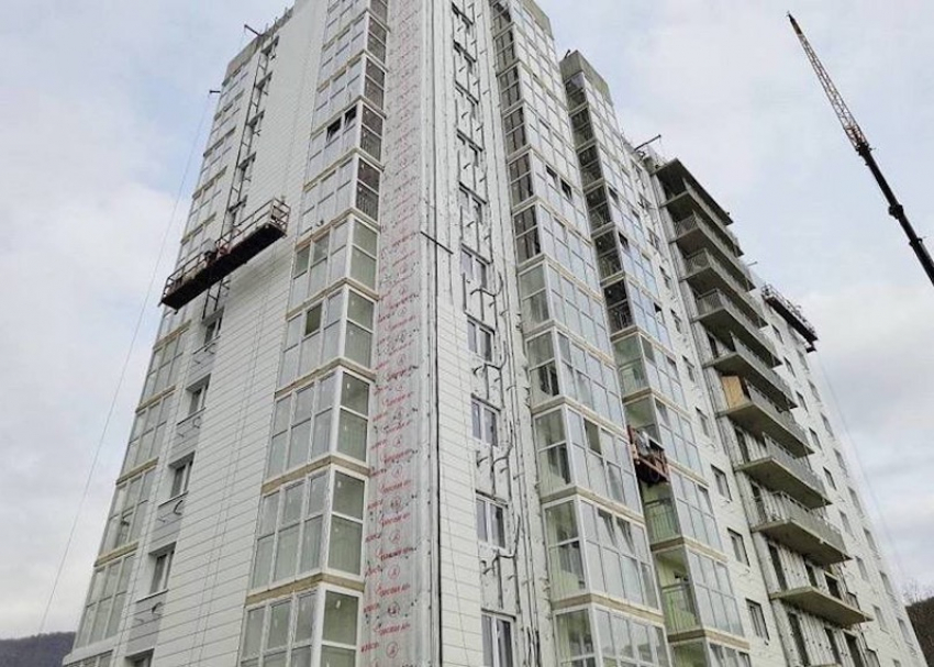 В Сочи завершается строительство многоэтажки для переселенцев из аварийного жилья 