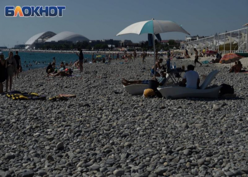 Пара туристов занялась сексом на пляже в Сочи