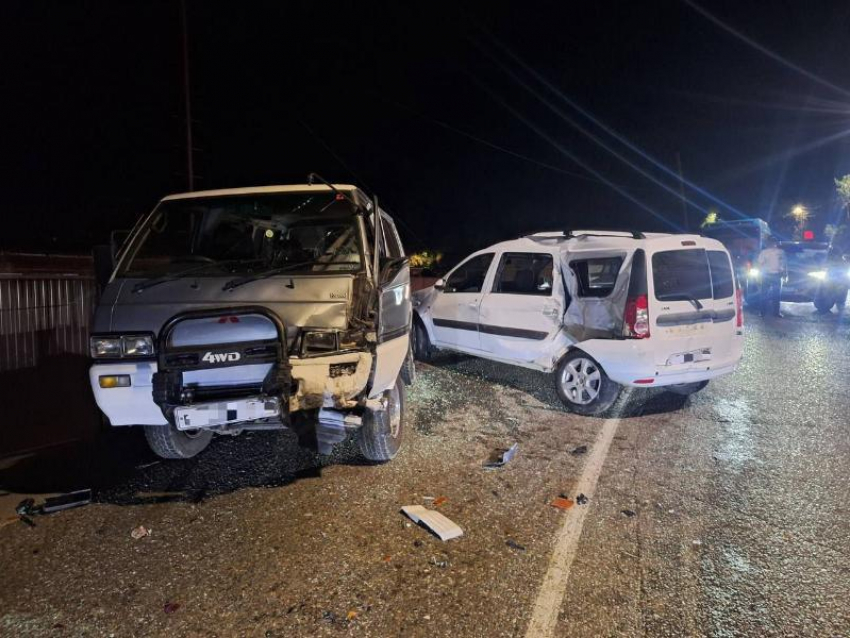 Лихач без прав влетел в автомобиль с 8-летний ребенком на трассе в Сочи