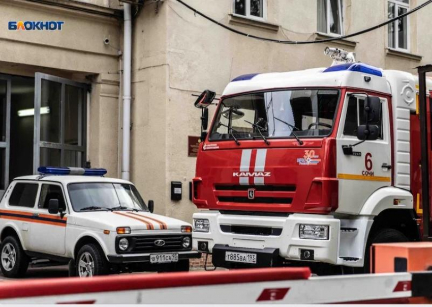 Пожарные в Сочи ликвидировали возгорание в частном доме
