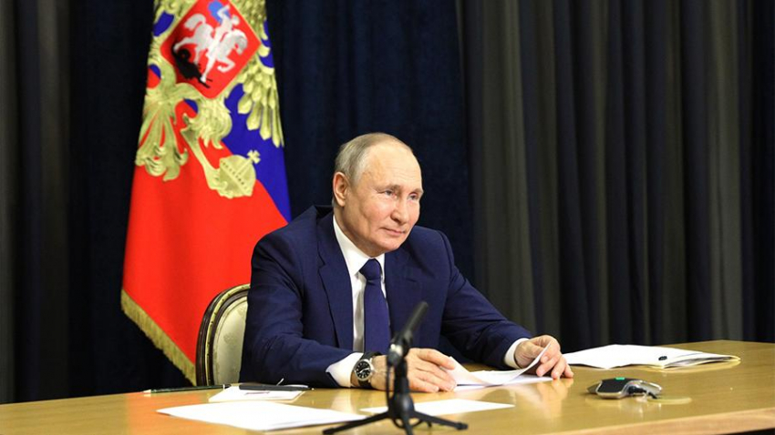 «Организуем хороший отдых и машинку дадим»: Путин пригласил многодетную семью из Надыма в Сочи