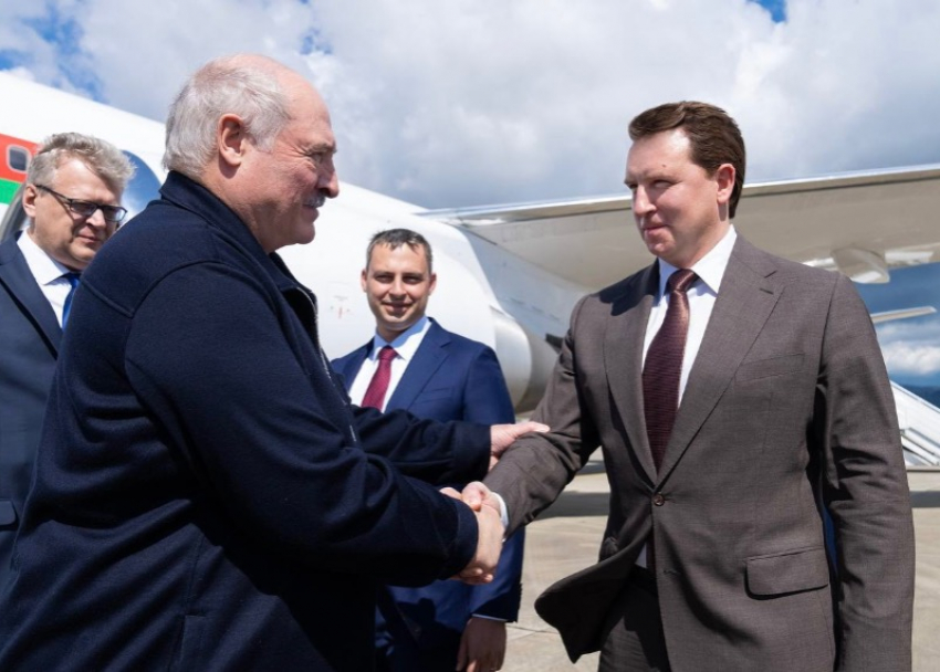 Мэр Сочи встретил Александра Лукашенко в воздушной гавани курорта
