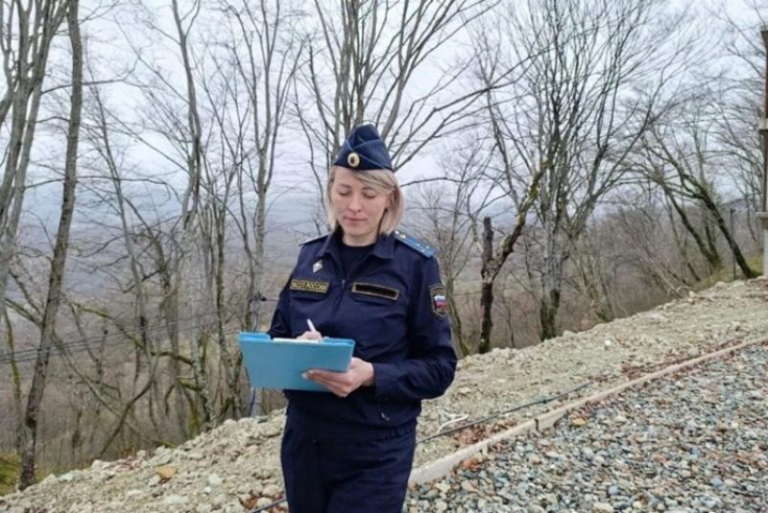 Двухэтажный дом в центре Сочи, на котором хотел заработать застройщик, снесли