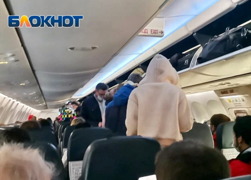 Нетрезвый пассажир устроил дебош на рейсе Сочи-Москва