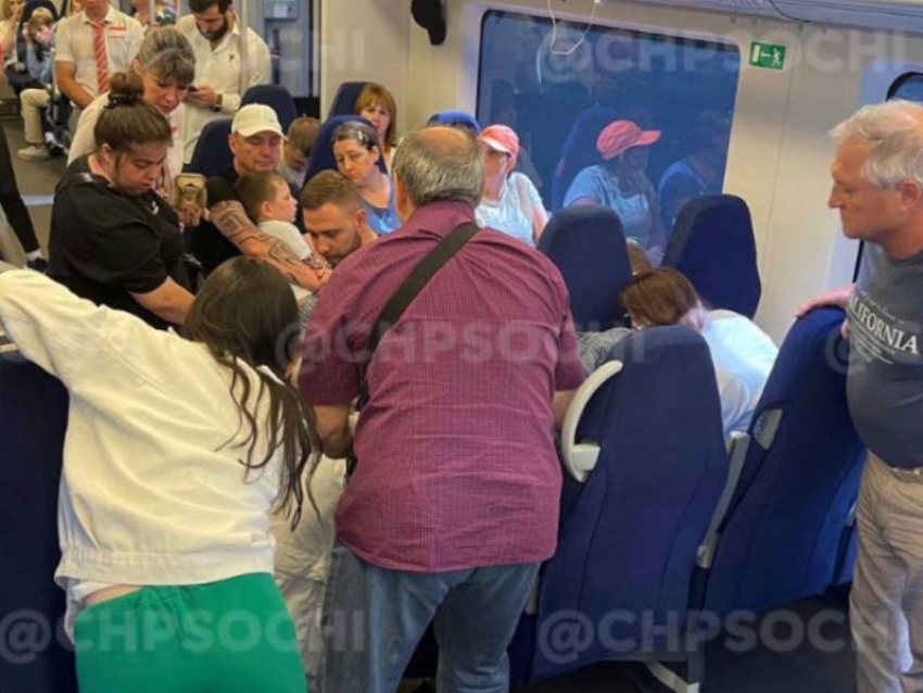 Пассажирку электрички Краснодар—Адлер доставили в медицинское учреждение