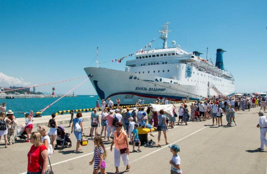 Несостоявшийся круиз: владельцы лайнера «Князь Владимир» обманули российских туристов