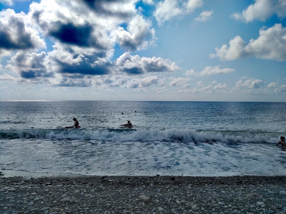 Черное море в сентябре в Сочи.jpg